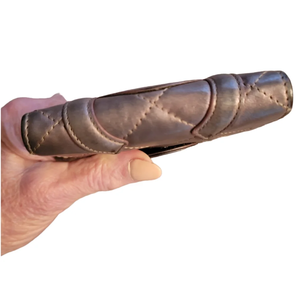 CHANEL | Lavender Cotton Club Interlocking CC Logo Compact Wallet 2008-'09 - Picture 12 of 16